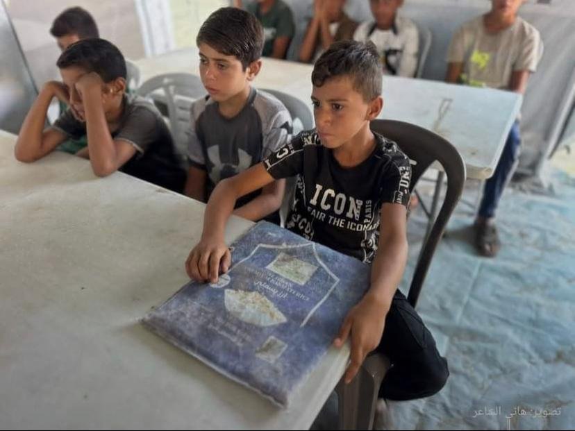 ‫ أكثر من 400 ألف طالب وطالبة في غزة يبدأون العام الدراسي بدون مدارس أو كتب